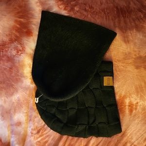 2 black beanies Redess H&M so soft